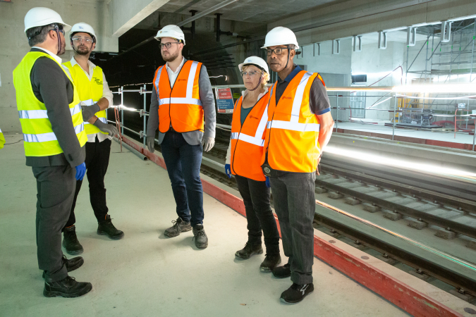 Quentin Gesell sur le chantier de la gare de la Ligne 17