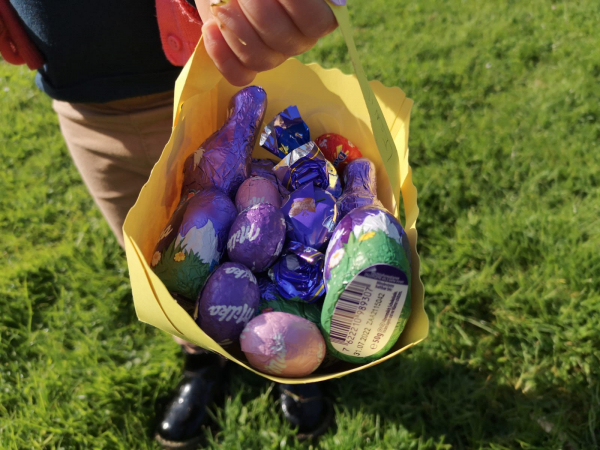 Chasse aux oeufs avec les assistantes maternelles et les enfants du RAM